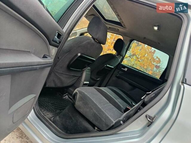 Сірий Форд Focus C-Max, об'ємом двигуна 1.8 л та пробігом 248 тис. км за 4999 $, фото 19 на Automoto.ua