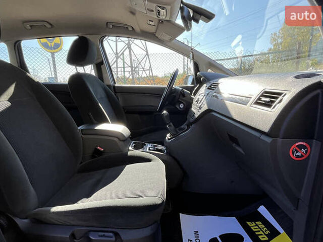 Сірий Форд Focus C-Max, об'ємом двигуна 1.8 л та пробігом 185 тис. км за 4899 $, фото 18 на Automoto.ua