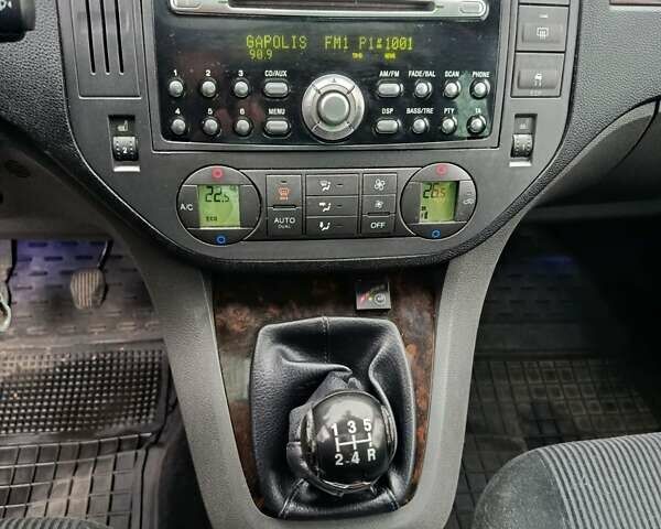 Сірий Форд Focus C-Max, об'ємом двигуна 1.8 л та пробігом 248 тис. км за 4999 $, фото 15 на Automoto.ua