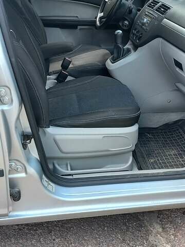 Серый Форд Focus C-Max, объемом двигателя 1.6 л и пробегом 172 тыс. км за 4888 $, фото 13 на Automoto.ua