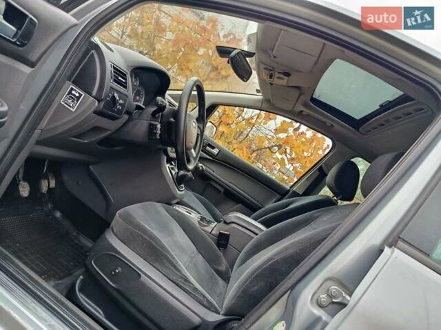 Сірий Форд Focus C-Max, об'ємом двигуна 1.8 л та пробігом 248 тис. км за 4999 $, фото 12 на Automoto.ua