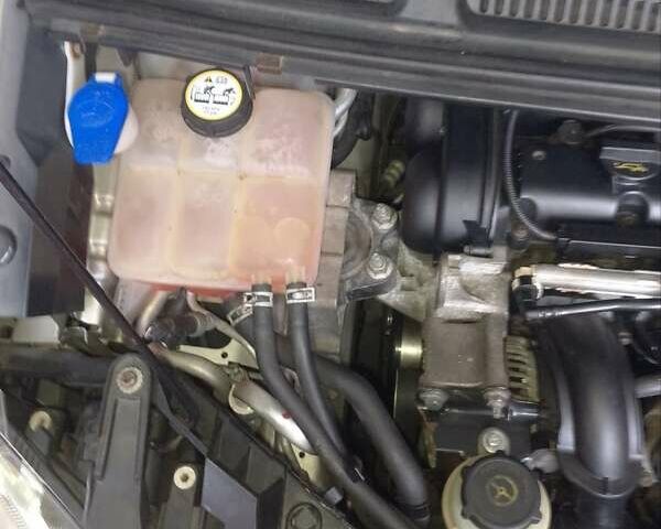 Серый Форд Focus C-Max, объемом двигателя 1.6 л и пробегом 223 тыс. км за 5300 $, фото 16 на Automoto.ua