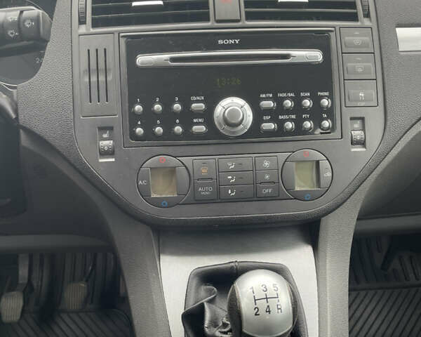 Серый Форд Focus C-Max, объемом двигателя 1.6 л и пробегом 201 тыс. км за 4000 $, фото 4 на Automoto.ua