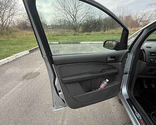 Серый Форд Focus C-Max, объемом двигателя 1.8 л и пробегом 118 тыс. км за 4800 $, фото 32 на Automoto.ua