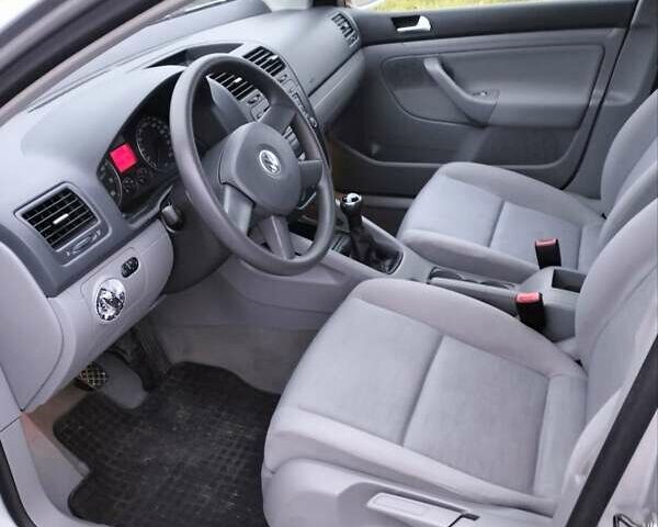 Серый Форд Focus C-Max, объемом двигателя 1.6 л и пробегом 168 тыс. км за 5800 $, фото 2 на Automoto.ua