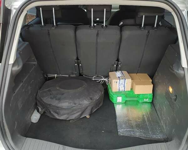 Сірий Форд Focus C-Max, об'ємом двигуна 1.6 л та пробігом 328 тис. км за 3900 $, фото 12 на Automoto.ua