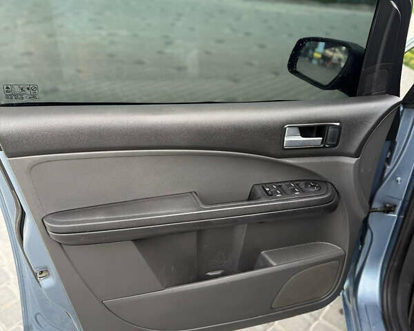 Серый Форд Focus C-Max, объемом двигателя 1.8 л и пробегом 320 тыс. км за 4400 $, фото 6 на Automoto.ua