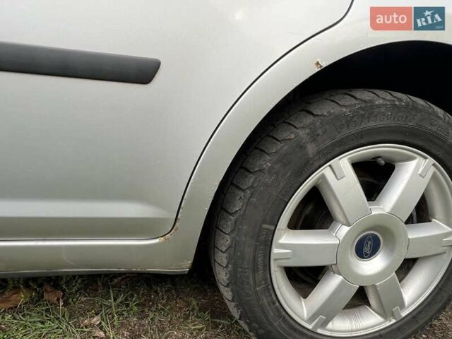 Сірий Форд Focus C-Max, об'ємом двигуна 1.6 л та пробігом 256 тис. км за 5000 $, фото 1 на Automoto.ua