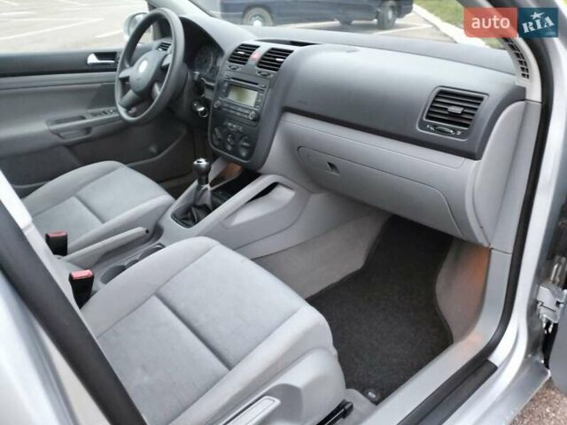 Серый Форд Focus C-Max, объемом двигателя 1.6 л и пробегом 168 тыс. км за 5800 $, фото 17 на Automoto.ua