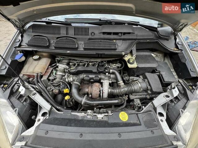 Сірий Форд Focus C-Max, об'ємом двигуна 1.56 л та пробігом 231 тис. км за 4900 $, фото 14 на Automoto.ua
