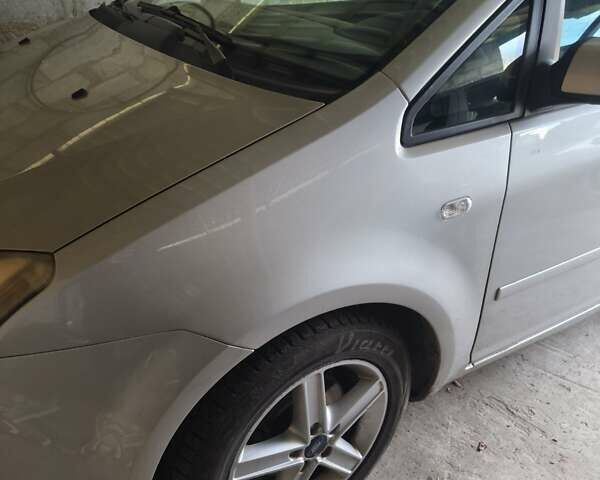 Серый Форд Focus C-Max, объемом двигателя 1.8 л и пробегом 205 тыс. км за 5700 $, фото 1 на Automoto.ua