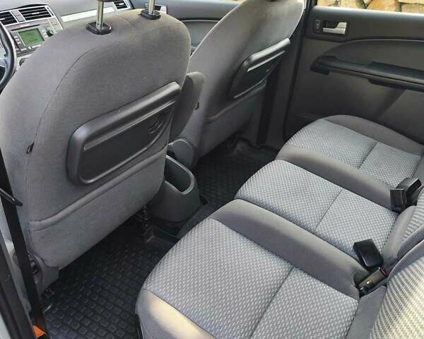 Серый Форд Focus C-Max, объемом двигателя 1.8 л и пробегом 205 тыс. км за 5700 $, фото 2 на Automoto.ua