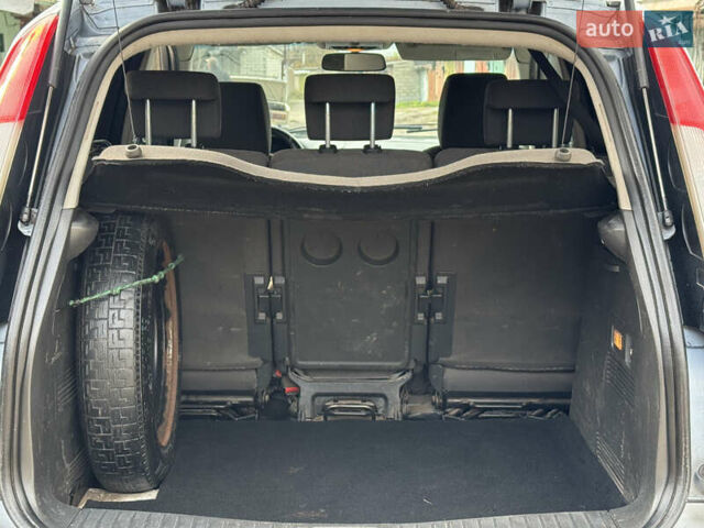 Сірий Форд Focus C-Max, об'ємом двигуна 1.6 л та пробігом 300 тис. км за 3550 $, фото 8 на Automoto.ua