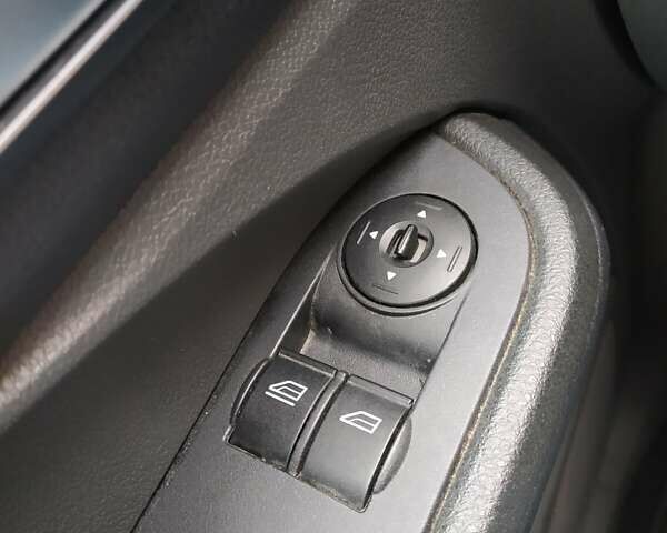 Сірий Форд Focus C-Max, об'ємом двигуна 1.6 л та пробігом 328 тис. км за 3900 $, фото 13 на Automoto.ua