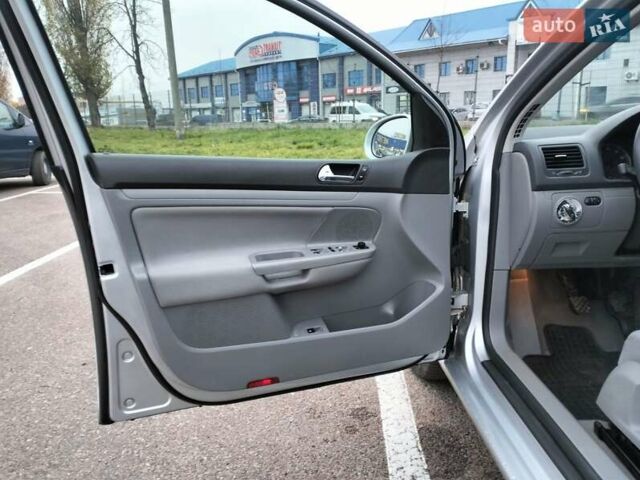 Серый Форд Focus C-Max, объемом двигателя 1.6 л и пробегом 168 тыс. км за 5800 $, фото 6 на Automoto.ua