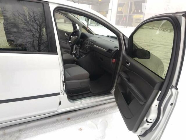Сірий Форд Focus C-Max, об'ємом двигуна 1.8 л та пробігом 257 тис. км за 5200 $, фото 13 на Automoto.ua