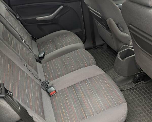 Серый Форд Focus C-Max, объемом двигателя 1.6 л и пробегом 238 тыс. км за 5800 $, фото 9 на Automoto.ua