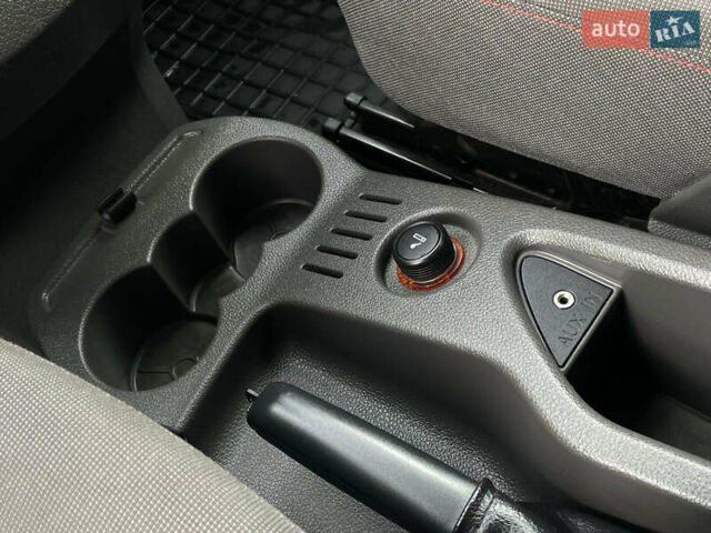 Серый Форд Focus C-Max, объемом двигателя 1.56 л и пробегом 280 тыс. км за 4500 $, фото 17 на Automoto.ua