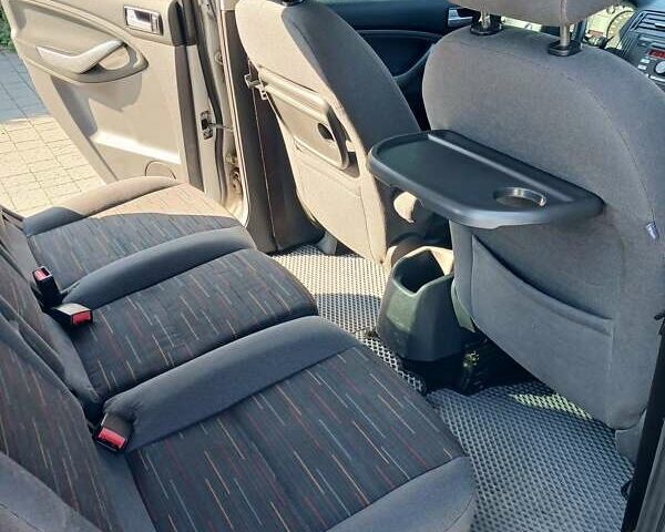 Сірий Форд Focus C-Max, об'ємом двигуна 1.6 л та пробігом 312 тис. км за 5500 $, фото 10 на Automoto.ua