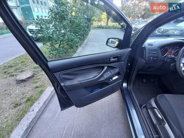 Серый Форд Focus C-Max, объемом двигателя 1.56 л и пробегом 238 тыс. км за 5200 $, фото 39 на Automoto.ua