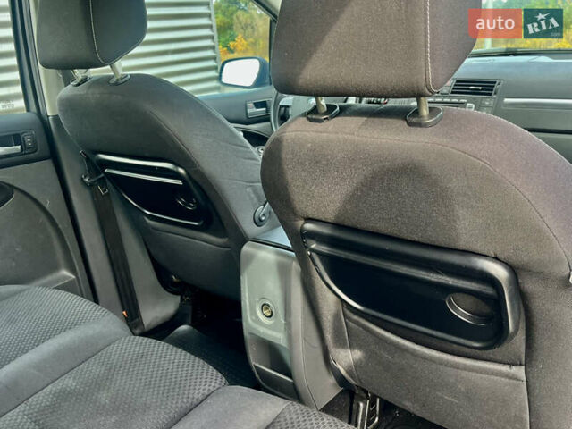 Сірий Форд Focus C-Max, об'ємом двигуна 1.8 л та пробігом 233 тис. км за 6250 $, фото 17 на Automoto.ua
