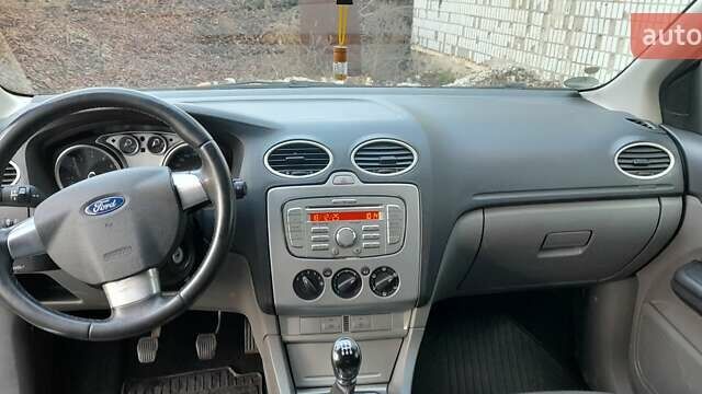 Серый Форд Focus C-Max, объемом двигателя 1.6 л и пробегом 170 тыс. км за 6000 $, фото 6 на Automoto.ua
