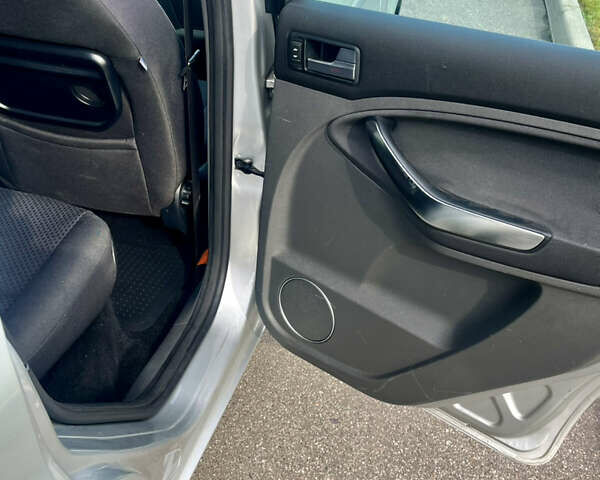 Сірий Форд Focus C-Max, об'ємом двигуна 1.8 л та пробігом 233 тис. км за 6250 $, фото 16 на Automoto.ua