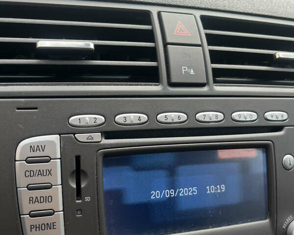 Сірий Форд Focus C-Max, об'ємом двигуна 1.8 л та пробігом 233 тис. км за 6250 $, фото 28 на Automoto.ua