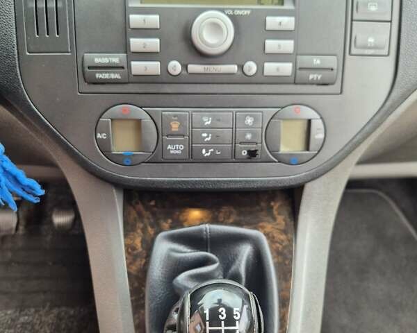 Синий Форд Focus C-Max, объемом двигателя 1.6 л и пробегом 205 тыс. км за 5300 $, фото 34 на Automoto.ua