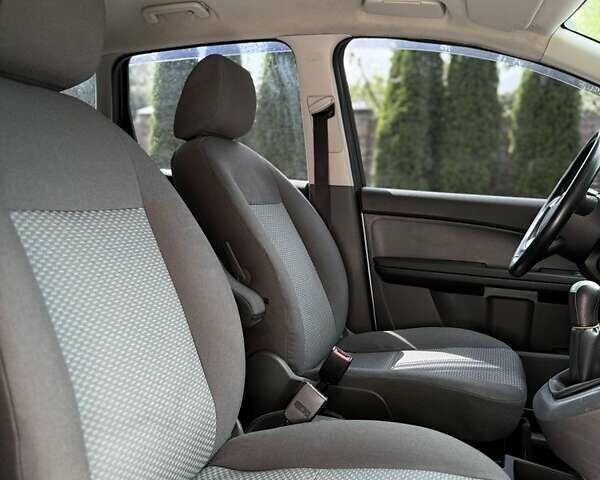 Синий Форд Focus C-Max, объемом двигателя 1.6 л и пробегом 130 тыс. км за 4900 $, фото 16 на Automoto.ua