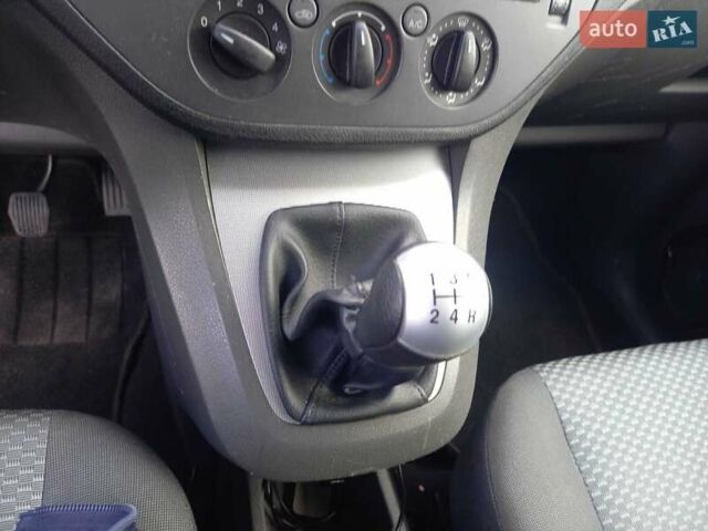 Форд Focus C-Max 2005 в Черкассах на Automoto.ua Синий Форд Focus C-Max, объемом двигателя 0 л и пробегом 177 тыс. км за 5150 $, фото 24 на Automoto.ua
