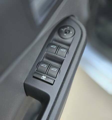 Синий Форд Focus C-Max, объемом двигателя 1.6 л и пробегом 290 тыс. км за 4900 $, фото 4 на Automoto.ua