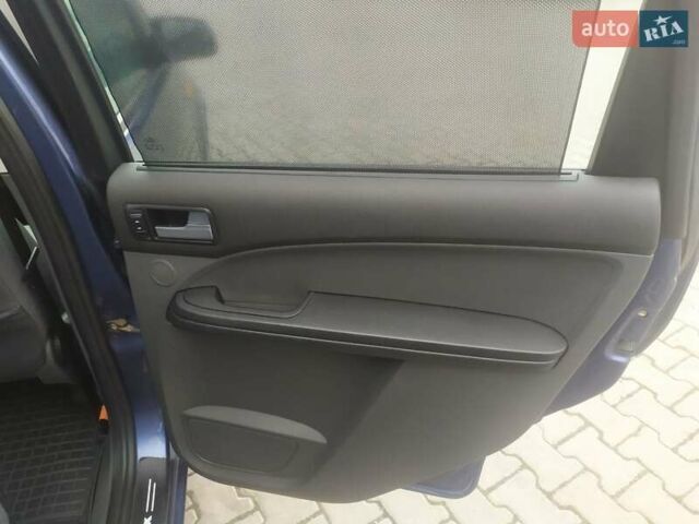 Синий Форд Focus C-Max, объемом двигателя 1.6 л и пробегом 272 тыс. км за 4800 $, фото 23 на Automoto.ua