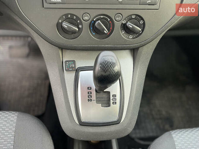 Форд Focus C-Max 2006 у Мукачеве на Automoto.ua Синій Форд Focus C-Max, об'ємом двигуна 1.8 л та пробігом 198 тис. км за 5200 $, фото 8 на Automoto.ua