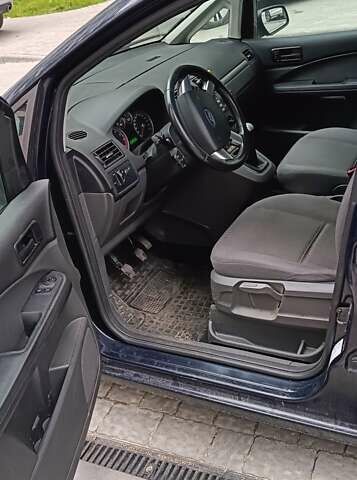 Синий Форд Focus C-Max, объемом двигателя 1.6 л и пробегом 218 тыс. км за 5100 $, фото 4 на Automoto.ua