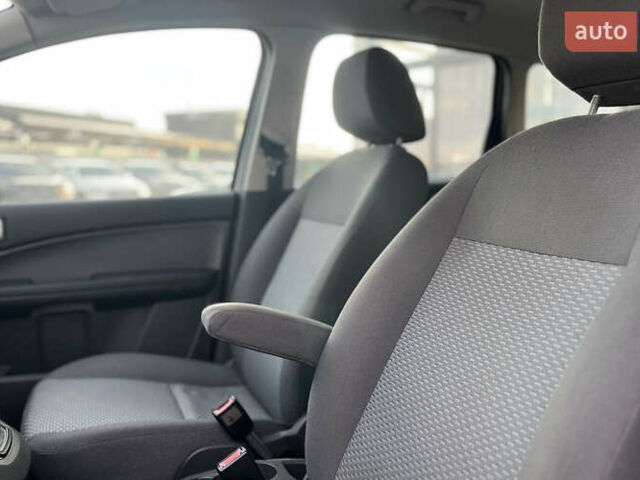 Форд Focus C-Max 2006 у Мукачеве на Automoto.ua Синій Форд Focus C-Max, об'ємом двигуна 1.8 л та пробігом 198 тис. км за 5200 $, фото 13 на Automoto.ua