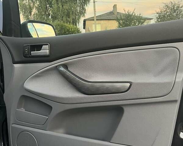 Синий Форд Focus C-Max, объемом двигателя 1.6 л и пробегом 200 тыс. км за 5700 $, фото 9 на Automoto.ua