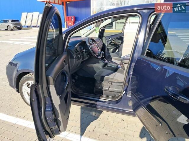 Синий Форд Focus C-Max, объемом двигателя 1.8 л и пробегом 198 тыс. км за 5850 $, фото 4 на Automoto.ua