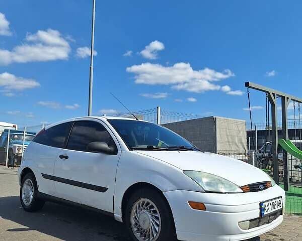 Белый Форд Фокус, объемом двигателя 2 л и пробегом 325 тыс. км за 3000 $, фото 2 на Automoto.ua