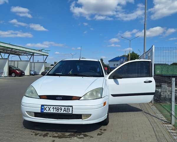 Белый Форд Фокус, объемом двигателя 2 л и пробегом 325 тыс. км за 3000 $, фото 5 на Automoto.ua