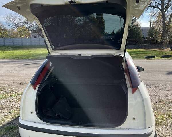 Білий Форд Фокус, об'ємом двигуна 1.4 л та пробігом 200 тис. км за 3500 $, фото 12 на Automoto.ua