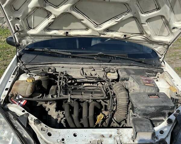 Білий Форд Фокус, об'ємом двигуна 1.4 л та пробігом 200 тис. км за 3500 $, фото 16 на Automoto.ua