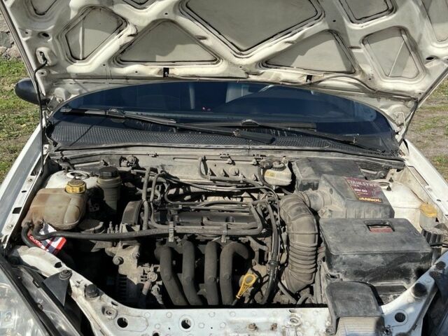 Белый Форд Фокус, объемом двигателя 1.4 л и пробегом 200 тыс. км за 3500 $, фото 16 на Automoto.ua