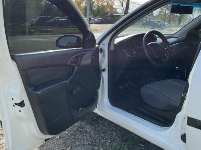 Белый Форд Фокус, объемом двигателя 1.4 л и пробегом 200 тыс. км за 3500 $, фото 8 на Automoto.ua