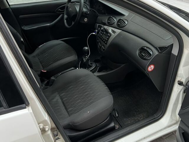 Белый Форд Фокус, объемом двигателя 1.8 л и пробегом 777 тыс. км за 1850 $, фото 6 на Automoto.ua