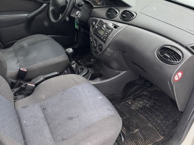 Белый Форд Фокус, объемом двигателя 0 л и пробегом 340 тыс. км за 1500 $, фото 7 на Automoto.ua