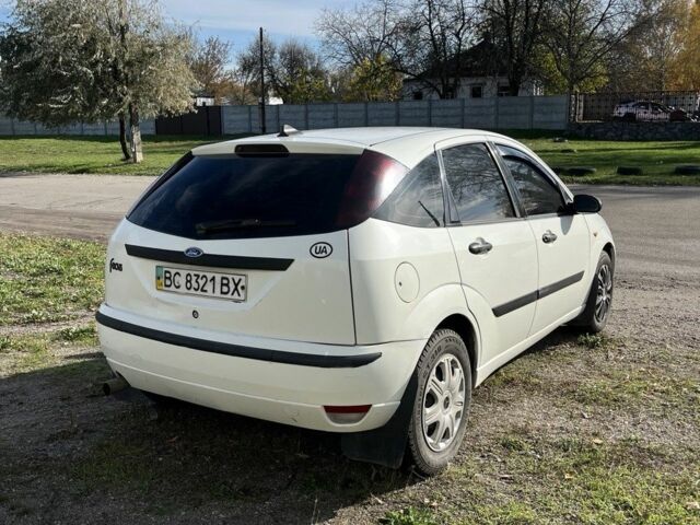 Белый Форд Фокус, объемом двигателя 1.4 л и пробегом 200 тыс. км за 3500 $, фото 4 на Automoto.ua