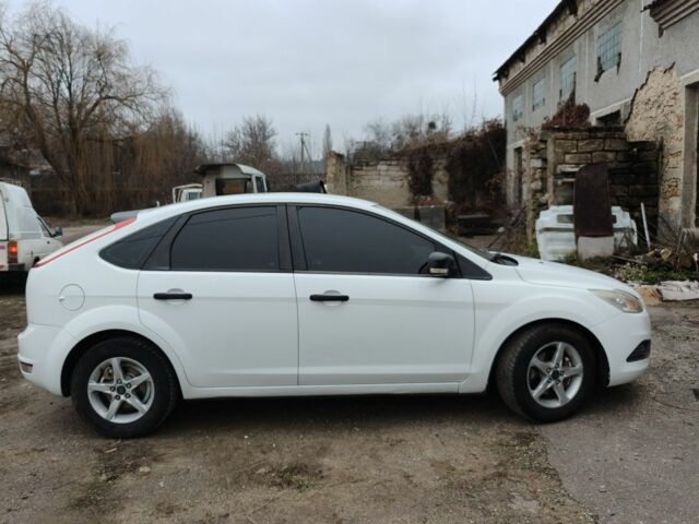 Белый Форд Фокус, объемом двигателя 1.4 л и пробегом 309 тыс. км за 4600 $, фото 1 на Automoto.ua