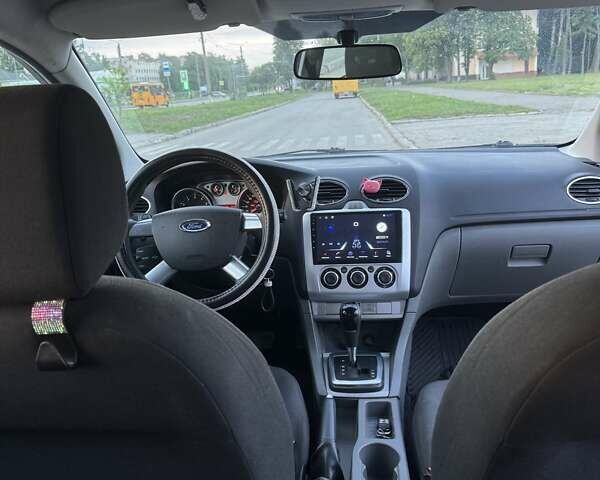 Білий Форд Фокус, об'ємом двигуна 1.6 л та пробігом 250 тис. км за 4500 $, фото 6 на Automoto.ua