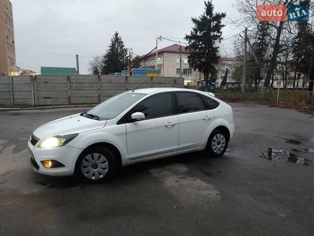 Белый Форд Фокус, объемом двигателя 1.8 л и пробегом 291 тыс. км за 3750 $, фото 2 на Automoto.ua